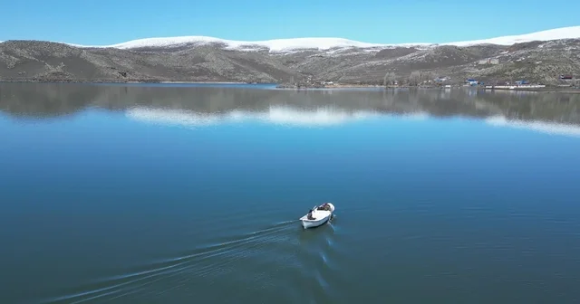 Buzlar çözüldü, balıkçılar sandallarıyla Çıldır Gölü ne açıldı Kars Haberleri