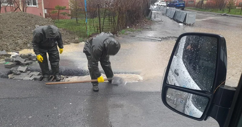 Hakkari yi sağanak ve heyelan vurdu