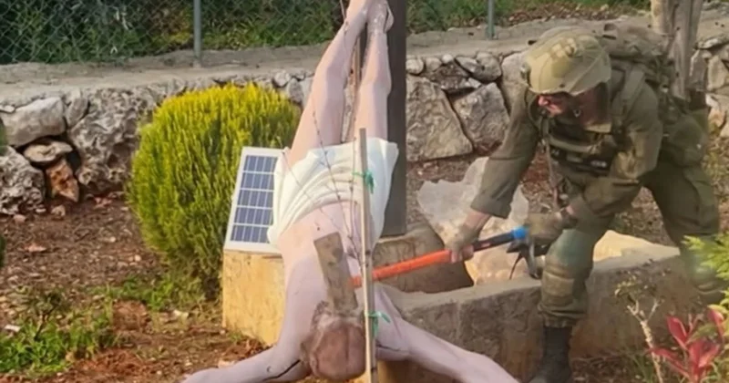 İsrail Askeri İsa Heykelini Parçaladı