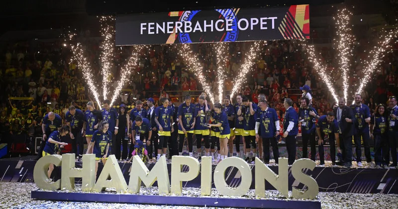 Avrupa şampiyonu Fenerbahçe Opet kupasını aldı!