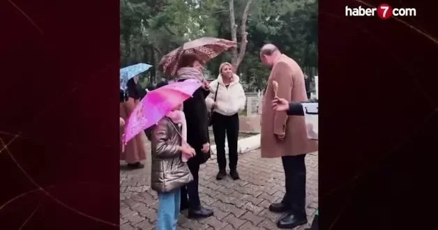 Kasetçi Özkan Yalım ın mezarlık ziyareti viral oldu: Elimden geleni yapıyorum