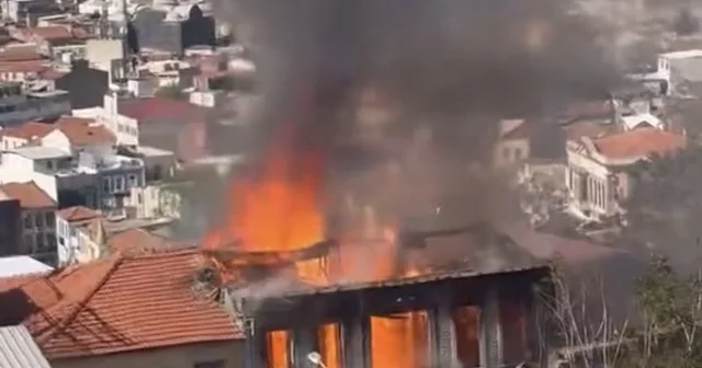 İzmir de metruk binada yangın İzmir Haberleri