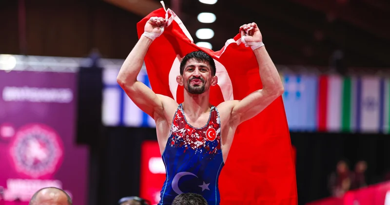 Milli güreşçi Kerem Kamal yarı finalde