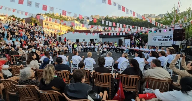 55 kadın bir araya geldi, hayatın stresini darbuka öğrenerek attı Zonguldak Haberleri