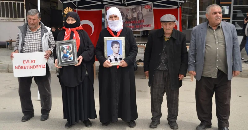 Muşlu aileler evlat nöbetini sürdürdü