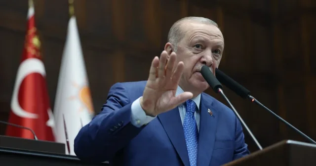 Cumhurbaşkanı Erdoğan dan CHP ye sert sözler: Gençler rüşvetsiz selam dahi almayanları görüyor VİDEO İZLE