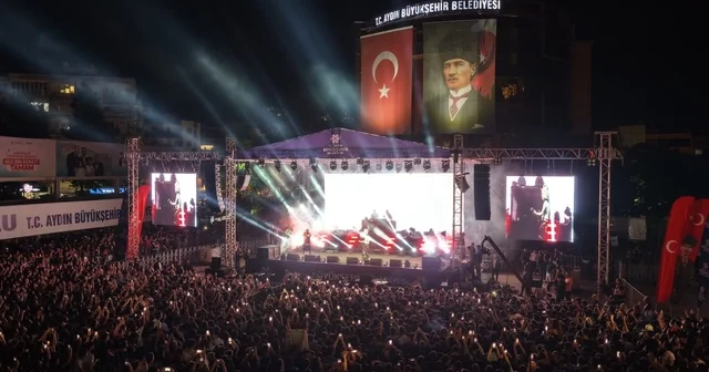 Aydınlılar 19 Mayıs coşkusunu konserle taçlandırdı Aydın Haberleri
