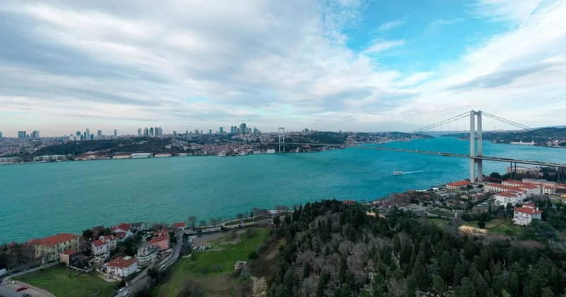 Denizin rengi neden değişti? İstanbul Boğazı’nı turkuaza boyayan doğa olayının perde arkası
