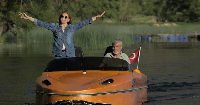 Kendi tasarımı teknesi ile turistlere nilüfer ve doğa gezisi sunuyor Denizli Haberleri