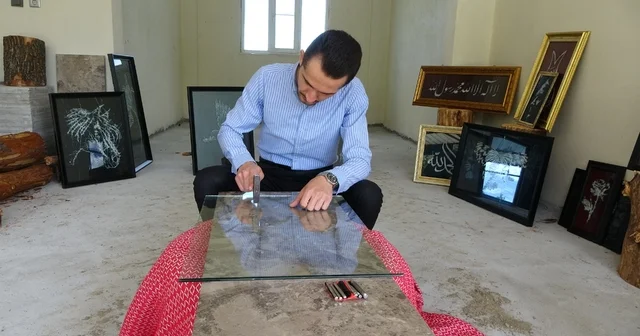 Camı çatlatarak sanata uzanan yolculuk Sosyal medyadan gördü, cam kırma sanatı ile birbirinden farklı eserler ortaya çıkarıyor Kahramanmaraş Haberleri