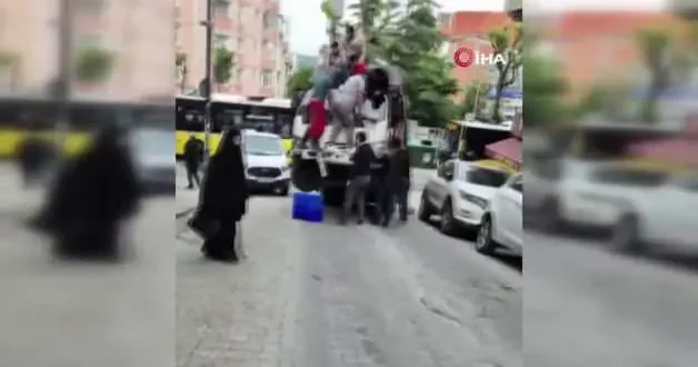 Bahçelievler de şaha kalkan kamyoneti indirmek için üzerinde zıpladılar