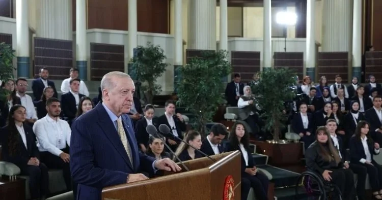 Türkiye Yüzyılı’nda gençlerle omuz omuza