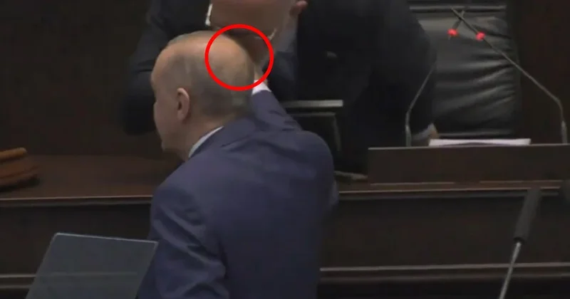 Erdoğan selam vermek için elini kaldırdı, lüks saat meraklısı AKP li vekil havada kapıp öptü Sözcü Gazetesi