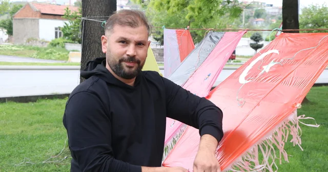 Kayınpederinin vasiyetini yerine getiren damat, yaptığı uçurtmalarla çocukları sevindiriyor Kayseri Haberleri