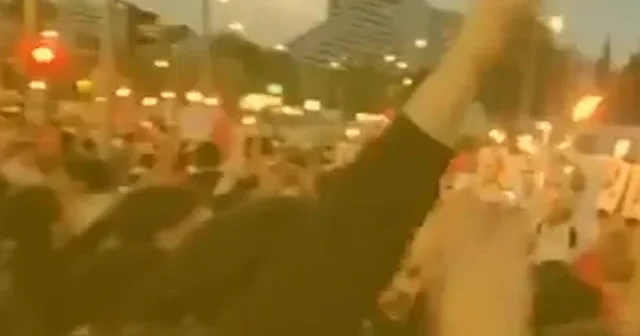 Antalya da ırkçı grup 19 Mayıs ta şeriat karşıtı slogan attı VİDEO İZLE