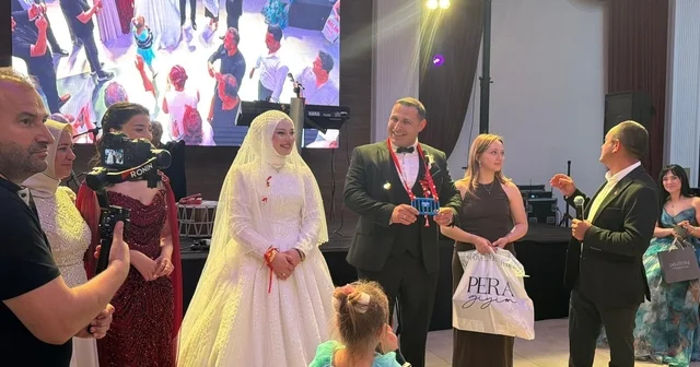 Zabıta damada mesai arkadaşlarından bariyerli koruma kalkanı Damada para yerine bariyer takıldı Antalya Haberleri