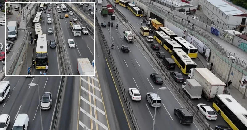 Bahçelievler de İETT otobüsü arızalandı: Trafik nedeniyle vatandaş yol ortasında otobüs bekledi İstanbul Haberleri