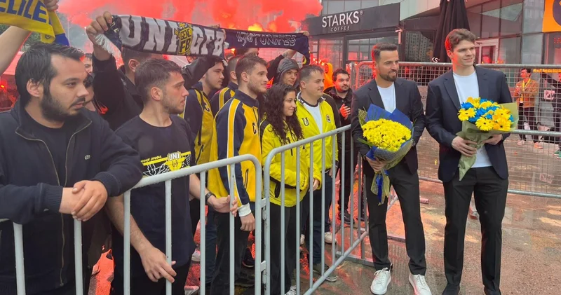 Final Four için Atina ya giden Fenerbahçe ye coşkulu uğurlama!