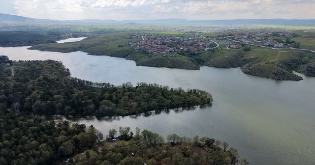 Yeşille mavinin buluştuğu Enne Barajı ve Tabiat Parkı hayran bıraktı Enne Barajı ve Tabiat Parkı havadan görüntülendi Kütahya Haberleri