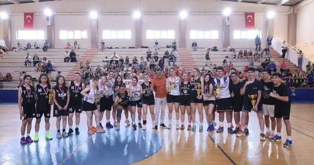 Potadan zirveye, sahneden ödüle; 19 Mayıs Denizli Büyükşehir 19 Mayıs ı kent genelinde birbirinden farklı etkinliklerle kutladı Denizli Haberleri