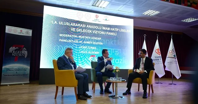 Dünyanın dört bir yanından gelen öğrenciler, Bursa da buluştu Dündar: Bu çatı altında yetişen her genç, Bursa dan dünyaya uzanan gönül bağını güçlendirecek Bursa Haberleri
