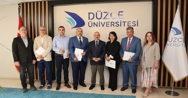Başarı belgelerini Rektörün elinden aldılar Düzce Haberleri