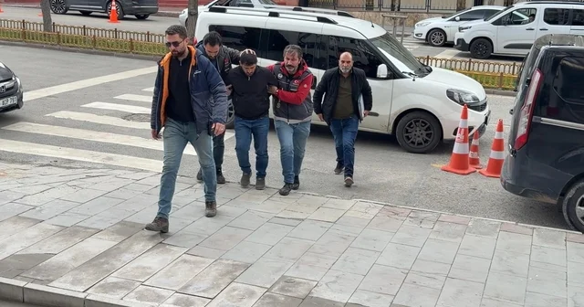 Erzurum da 1 kişiyi öldürüp 1 kişiyi vuran şüpheli adliyeye sevk edildi Erzurum Haberleri