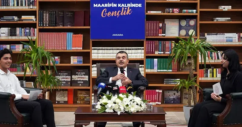 Bakan Tekin, Maarifin Kalbinde Gençlik programında öğrencilerle buluştu