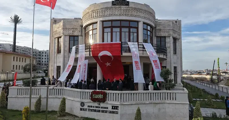 Tarihi Hatay Devleti Meclis Binası, tiyatro sahnesi olarak hizmete açıldı