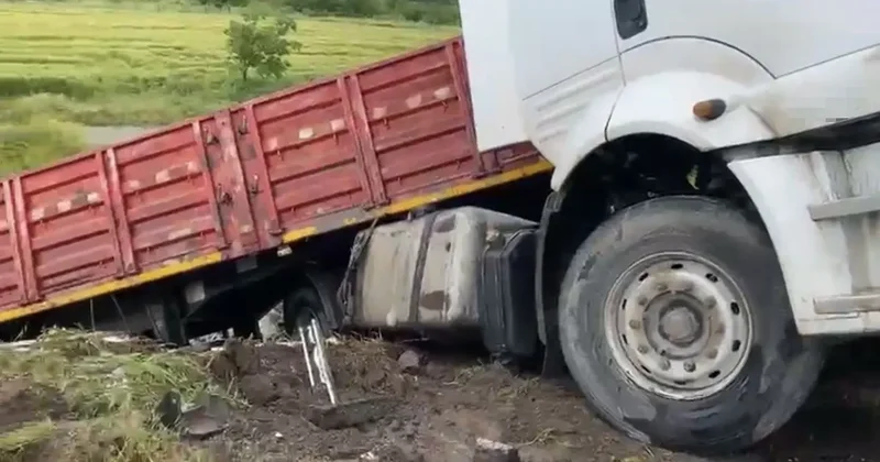 Osmaniye’de bariyerlere çarpan tır yoldan çıktı