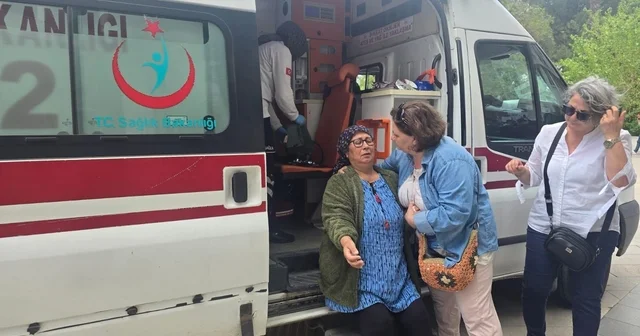 Hastaneden dönüşü kaza; 3 yaralı Kontrolden çıkan araç bariyere sağlandı Muğla Haberleri