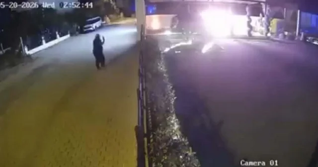Park halindeki otomobil kundaklandı, o anlar kamerada Aydın Haberleri
