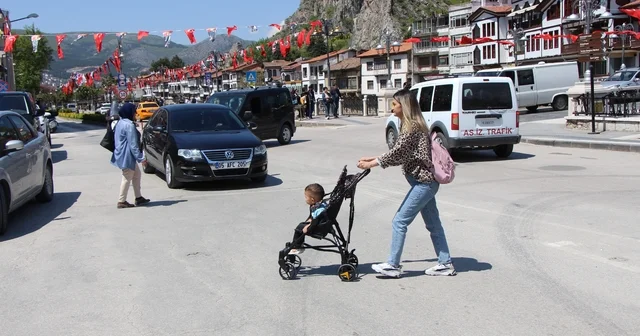 Amasya ya gelen şaşırıyor: Korna sesi yok, yollarda öncelik yayaların Amasya Haberleri