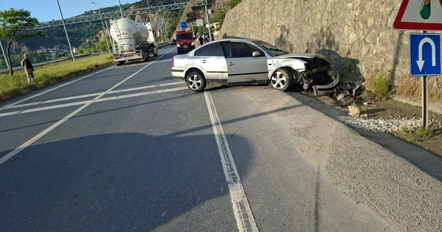 Alkollü otomobil, sürücüsü duran otomobile çarptı: 5 yaralı Zonguldak Haberleri