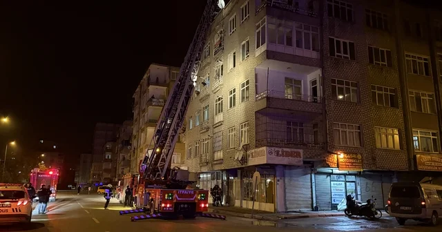 Bodrum katta çıkan yangın paniğe neden oldu Ekiplerin müdahalesiyle yangın büyümeden söndürüldü Kayseri Haberleri