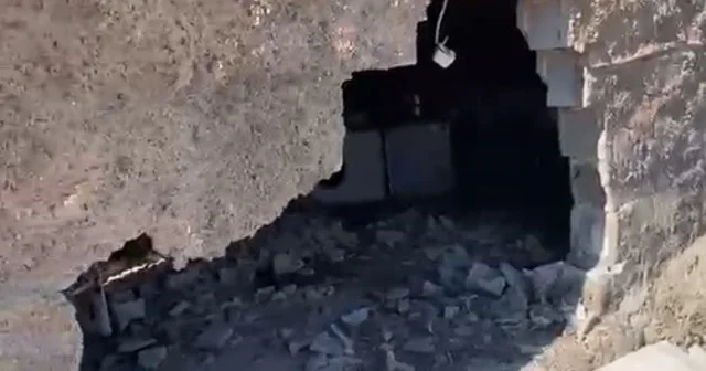 Freni boşalan traktör eve daldı Kahvaltı yaparken eve traktör daldı Şanlıurfa Haberleri Habertürk Yerel Haberler