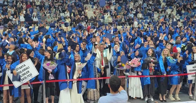 Kütahya Dumlupınar Üniversitesi’nde binlerce öğrenci mezuniyet sevinci yaşadı