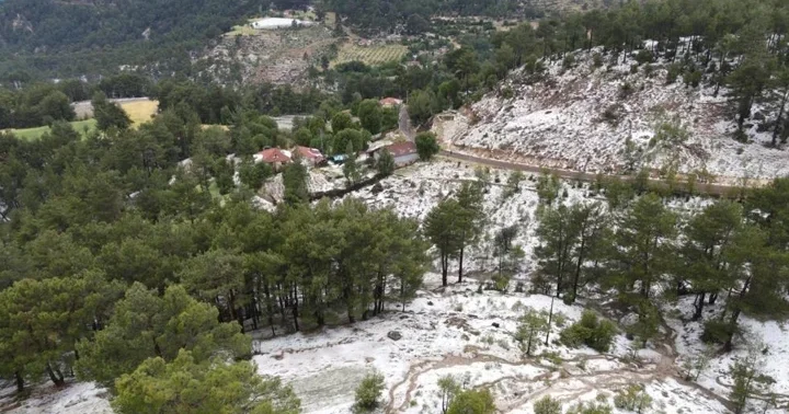 Bir anda bastırdı, her yer beyaza büründü! Emeklerimiz dakikalar içinde ziyan oldu