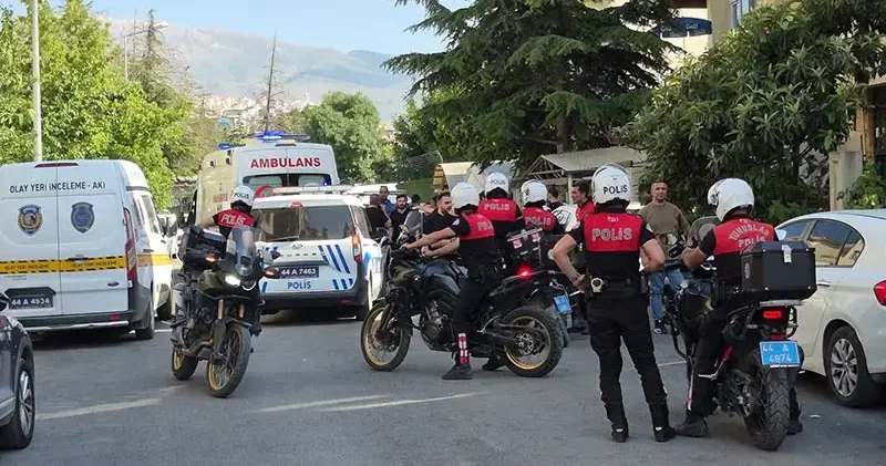 Tabancayla kızını öldürüp, eşini ve diğer kızını yaraladı