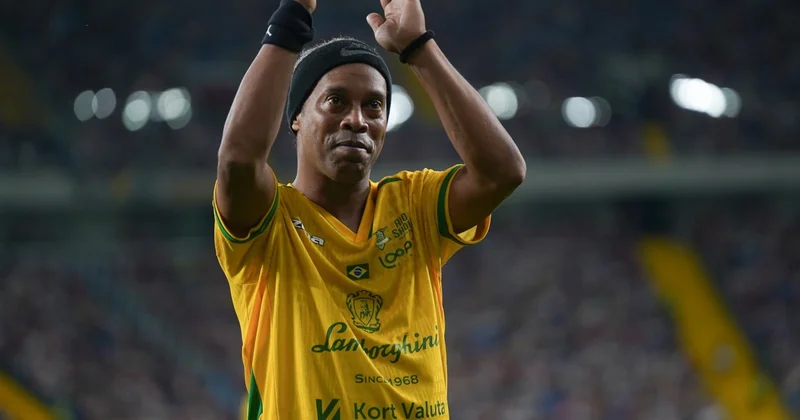 Ronaldinho futbola dönüyor! Eski Başakşehirli ile takım arkadaşı olacak Sözcü Gazetesi
