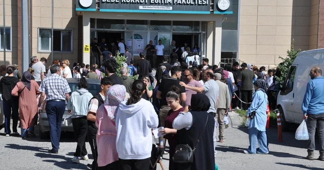 Kars ta YKS heyecanı: Binlerce aday üniversite hayali için sınav merkezlerine akın etti Kars Haberleri Habertürk Yerel Haberler