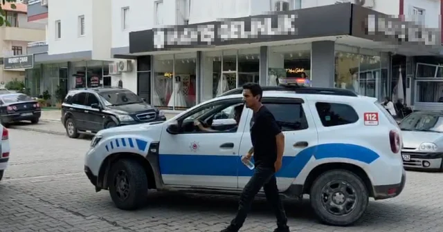 Kimliğini unutan genç, polisin yardımına rağmen 2 dakika gecikince sınava alınmadı Adana Haberleri Habertürk Yerel Haberler