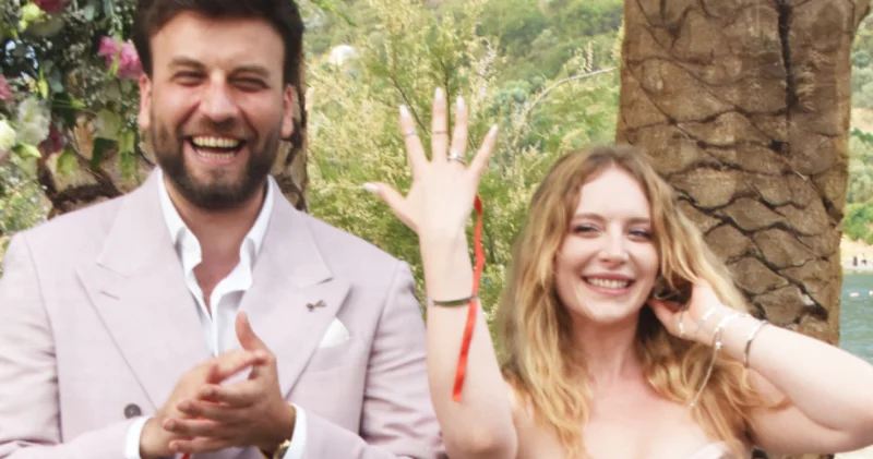Hayal Köseoğlu ve Nezir Çınarlı nişanlandı Magazin haberleri