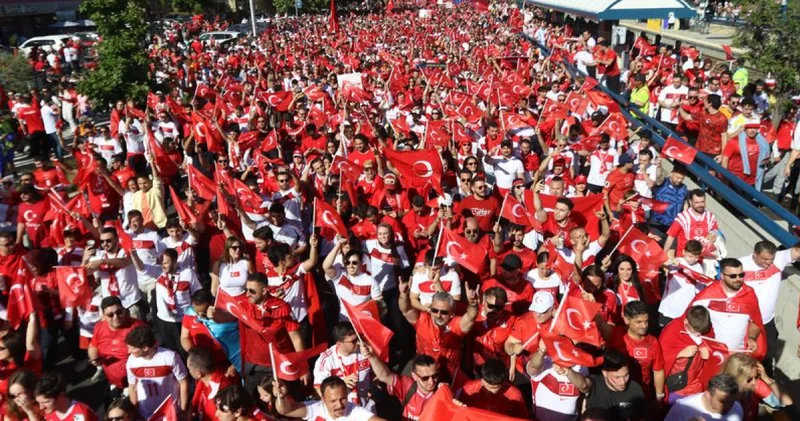 Türkiye Paraguay maçı öncesi San Francisco da milli coşku!