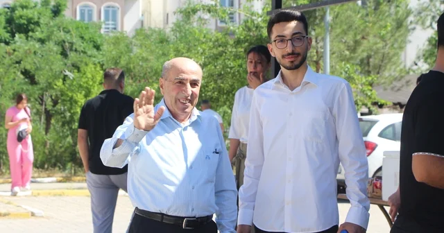 70 yaşındaki baba, 25 yaşındaki oğlu ile sınava girdi Mardin Haberleri Habertürk Yerel Haberler