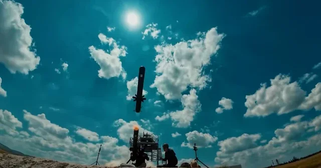 Muharebe sahasının etkin vurucu gücü L OMTAS’tan tam isabet: ROKETSAN’ın tanksavar sistemi hedefi başarıyla vurdu VİDEO İZLE