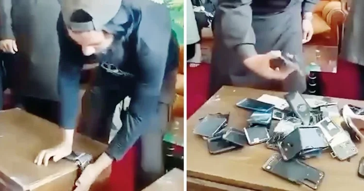 Taliban’dan memurlara akıllı telefon yasağı