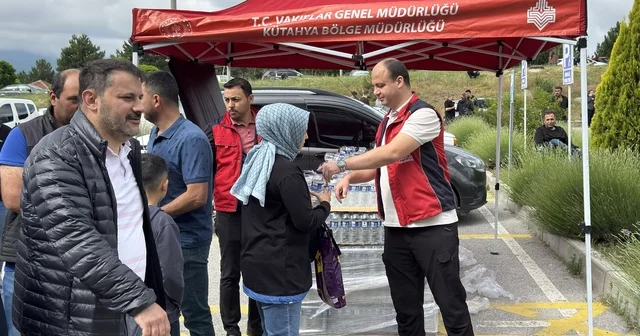 Kütahya Vakıflar Bölge Müdürlüğünce YKS ye giren öğrencilere su dağıtıldı Kütahya Haberleri Habertürk Yerel Haberler