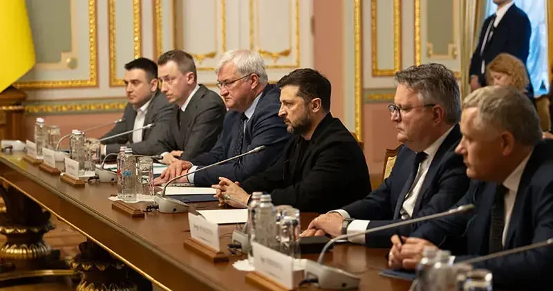 Zelenskiy: Rus tarafıyla müzakere turlarının yeniden başlayacağını düşünüyorum