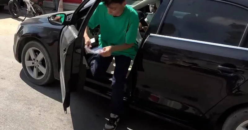 Sınava 1 dakika kala yetişti, ama unuttuğu bir şey vardı